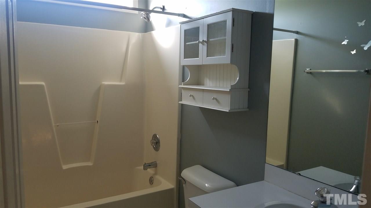 222 Old Roberts Road Benson, NC 27504 - Photo 11 of 14 Gallery Image 11
