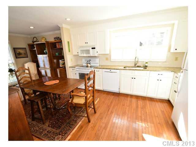 138 Dovershire Road, Unit 6 Charlotte, NC 28270 - Photo 4 of 16 Gallery Image 4