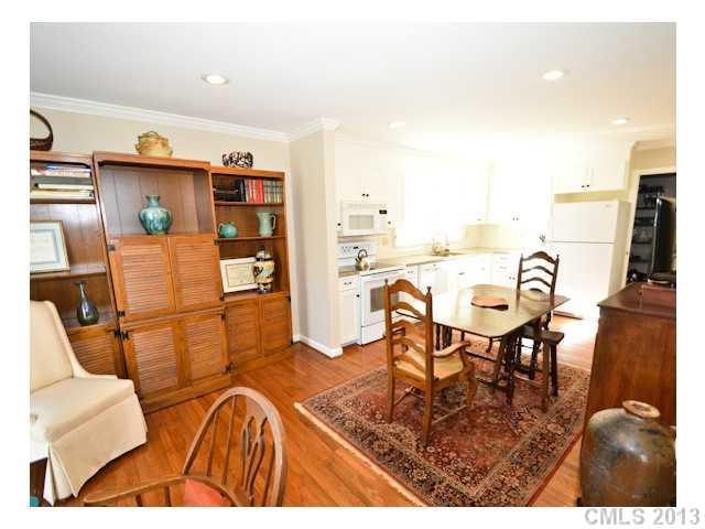 138 Dovershire Road, Unit 6 Charlotte, NC 28270 - Photo 5 of 16 Gallery Image 5