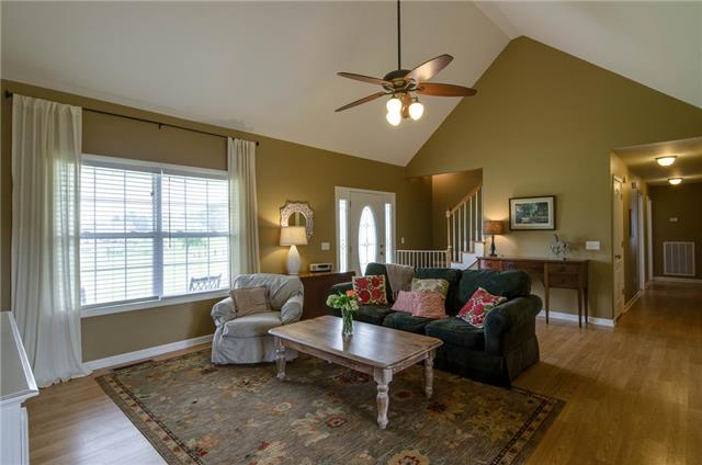 5164 Minnis Road Springfield, TN 37172 - Photo 4 of 20 Another view of the open family room, that is in conjunction with the kitchen, great for entertaining!
