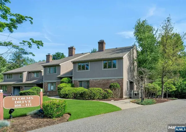 $869,900 | 111 Storms Drive, Mahwah, NJ 07430