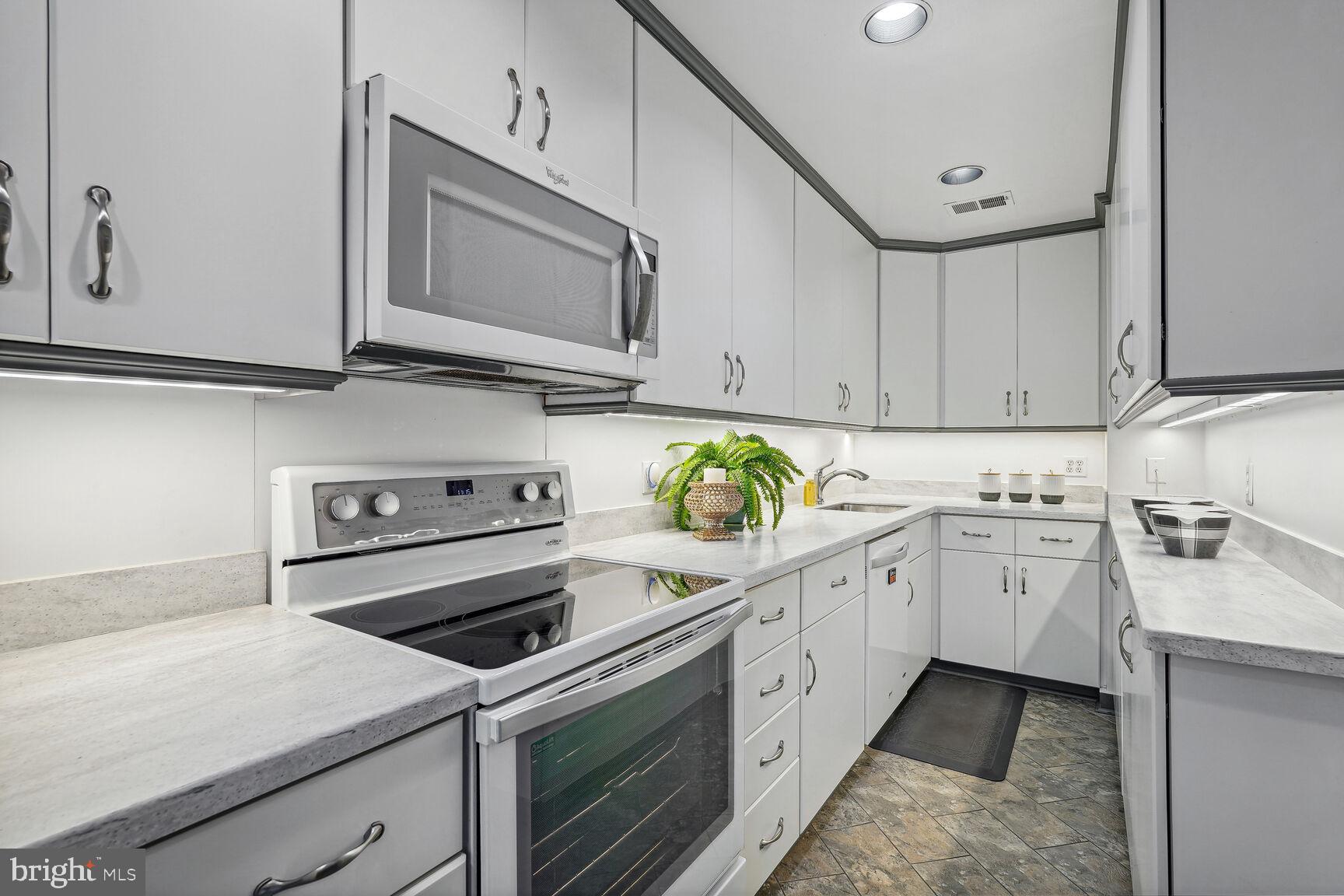 402 G Street Southeast Washington, DC 20003 - Photo 12 of 30