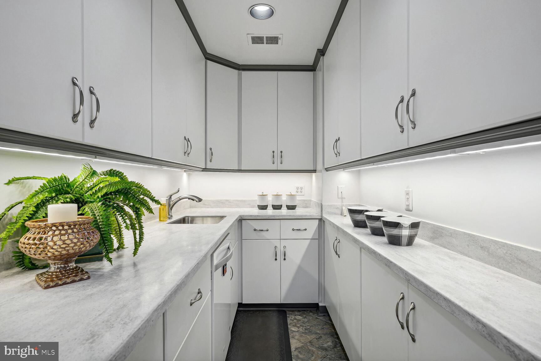 402 G Street Southeast Washington, DC 20003 - Photo 13 of 30