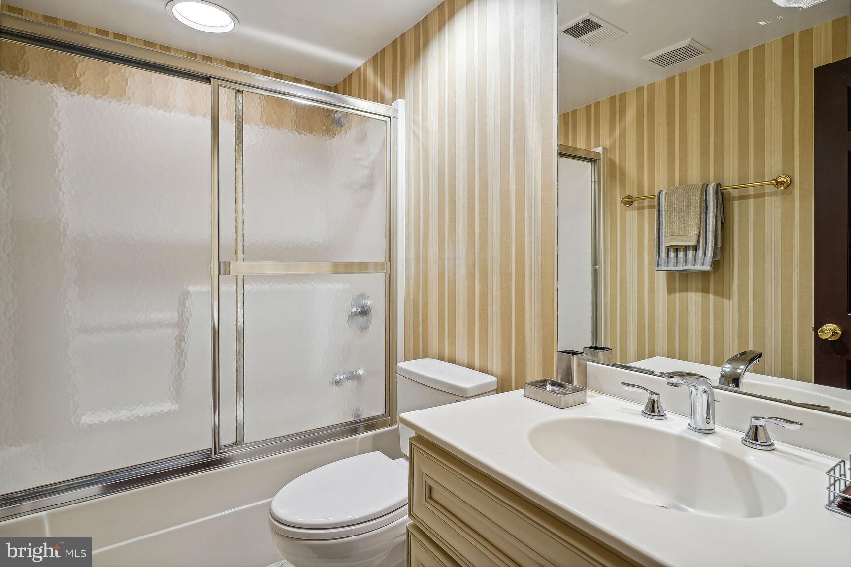 402 G Street Southeast Washington, DC 20003 - Photo 25 of 30