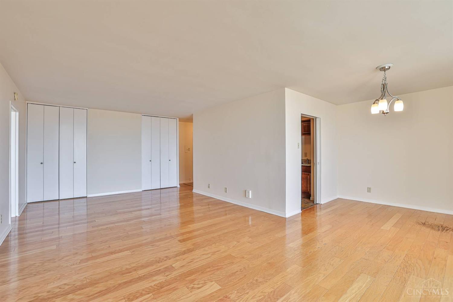 2324 Madison Road, Unit 809 Cincinnati, OH 45208 - Photo 6 of 30 Gallery Image 6