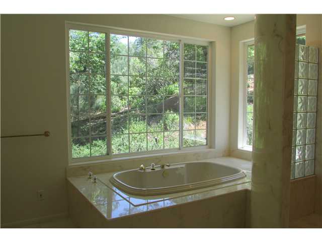 775 East Incense Cedar Road Julian, CA 92036 - Photo 13 of 25 Large spa tub.