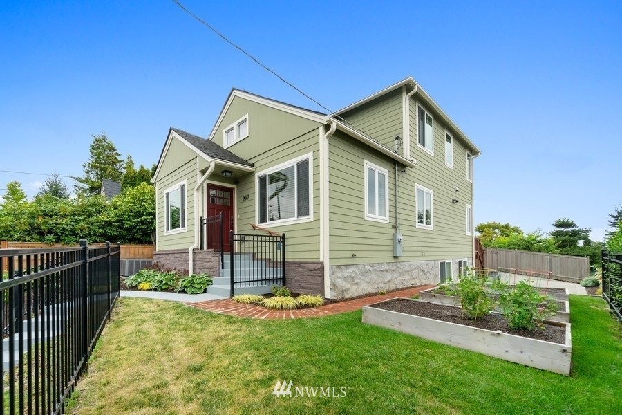 2017 North 80th Street Seattle, WA 98103 - Photo 4 of 31 Gallery Image 4