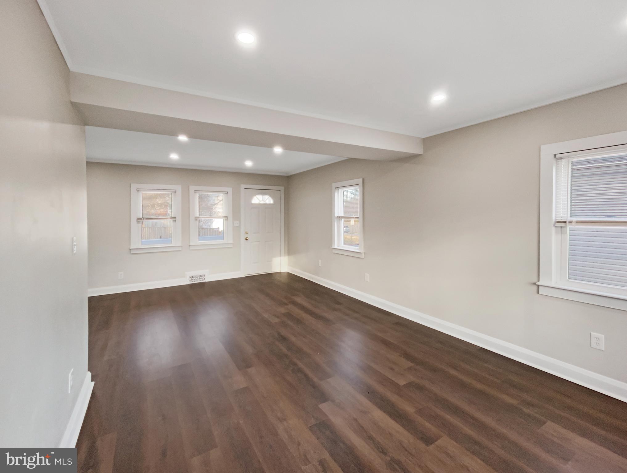 2897 Willoughby Road Baltimore, MD 21234 - Photo 5 of 33 Light-filled spacious living room
