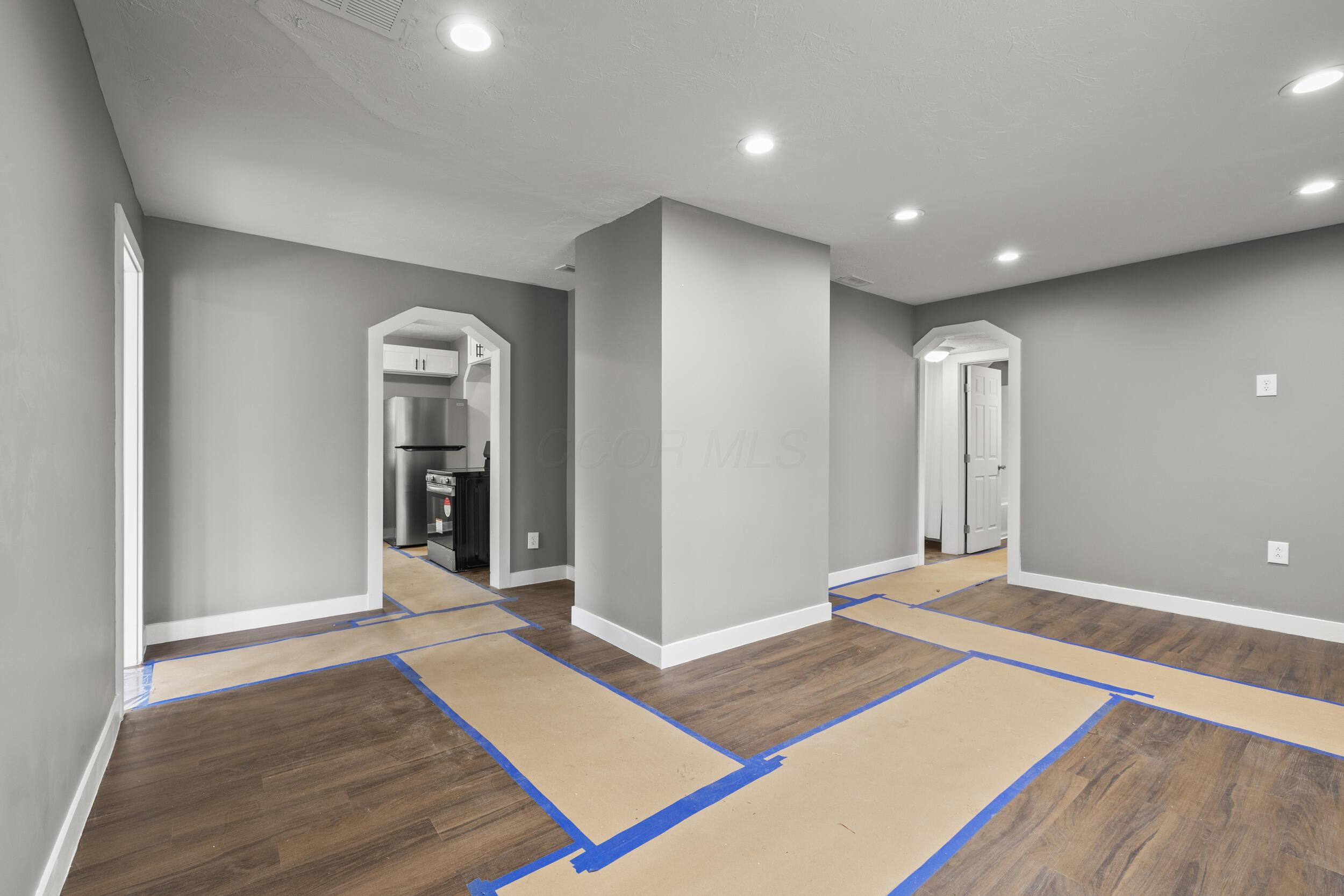 1257 Moler Road Columbus, OH 43207 - Photo 9 of 19 9_living room 03