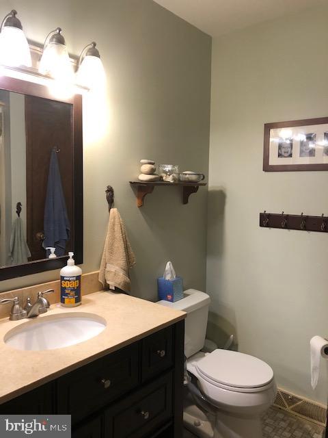 7 Thornbury Road Reading, PA 19606 - Photo 16 of 21 Bathroom 2