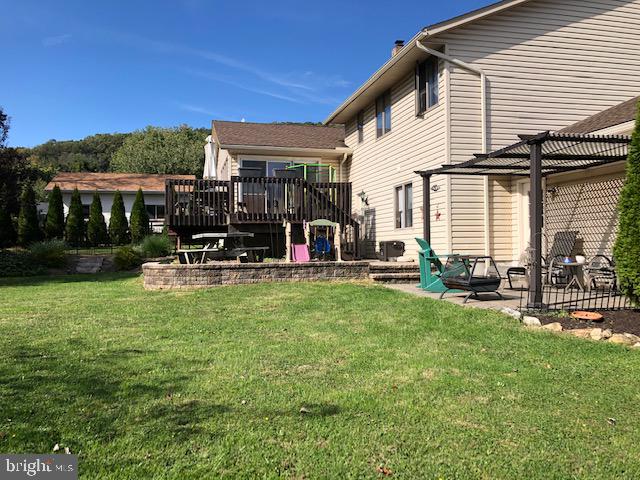 7 Thornbury Road Reading, PA 19606 - Photo 19 of 21 Rear Deck and Patios