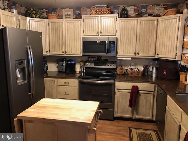 7 Thornbury Road Reading, PA 19606 - Photo 3 of 21 Kitchen
