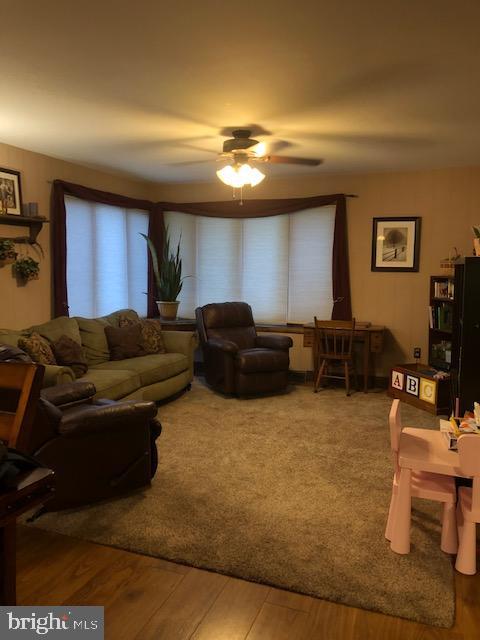 7 Thornbury Road Reading, PA 19606 - Photo 5 of 21 Living Room