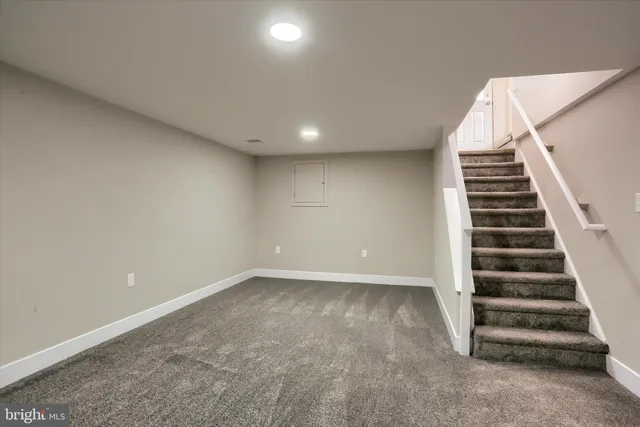 a view of entryway and hall