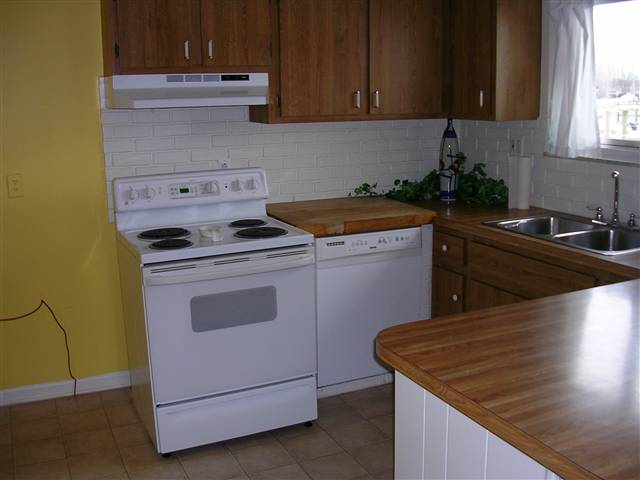 32070 South River Road Harrison Township, MI 48045 - Photo 14 of 25 31055022-13.JPG