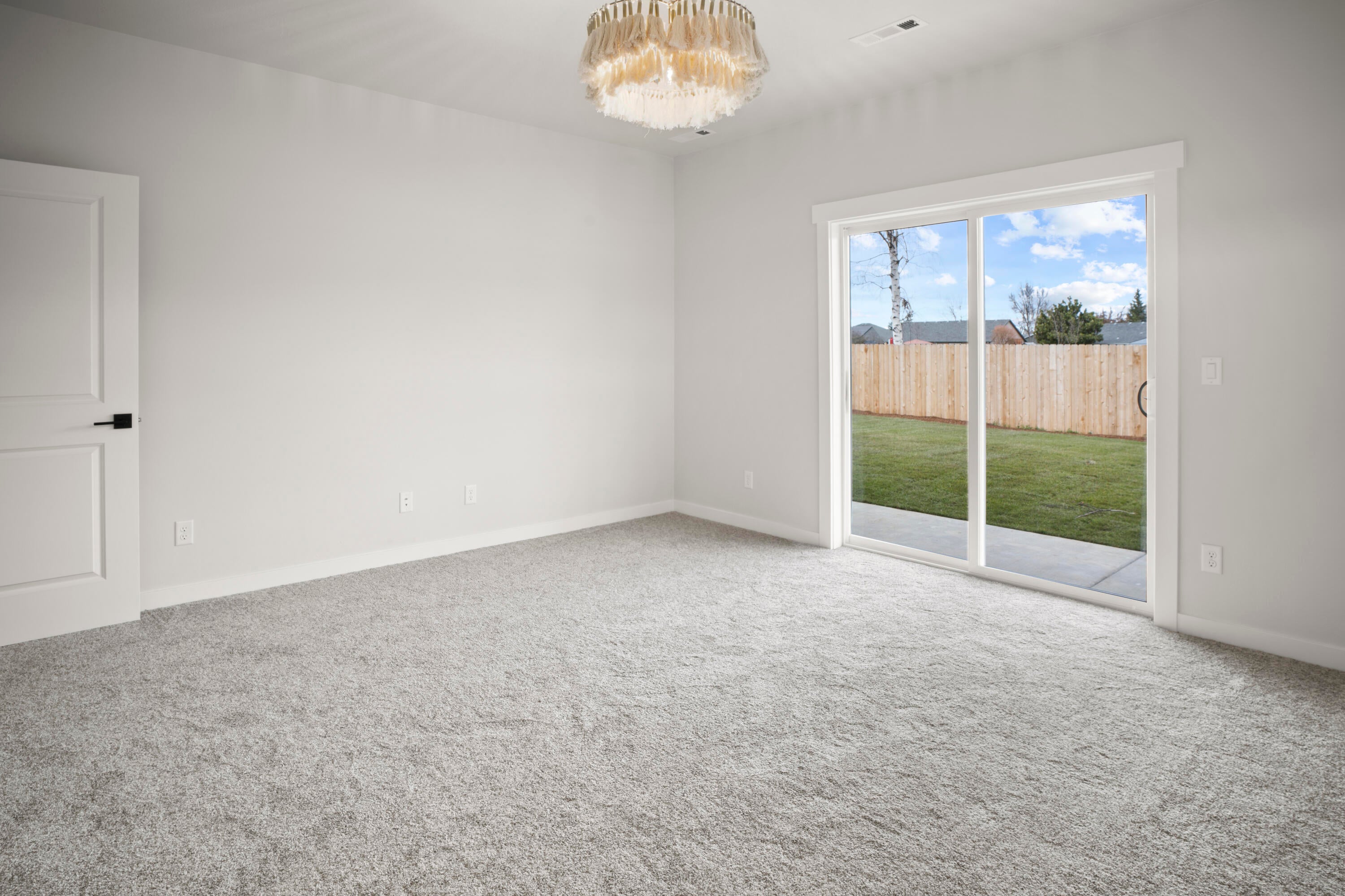 263 Samuel Lane Loop Road Phoenix, OR 97535 - Photo 13 of 31 Primary bedroom