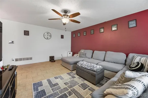 $265,000 | 14135 Hopi Lane, Dixon, MO 65459