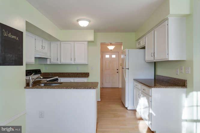 4337 Cub Run Road Chantilly, VA 20151 - Photo 12 of 30 Kitchen