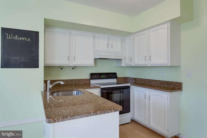 4337 Cub Run Road Chantilly, VA 20151 - Photo 13 of 30 Kitchen
