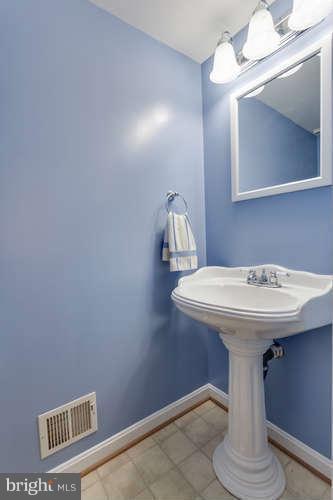 4337 Cub Run Road Chantilly, VA 20151 - Photo 19 of 30 Bath