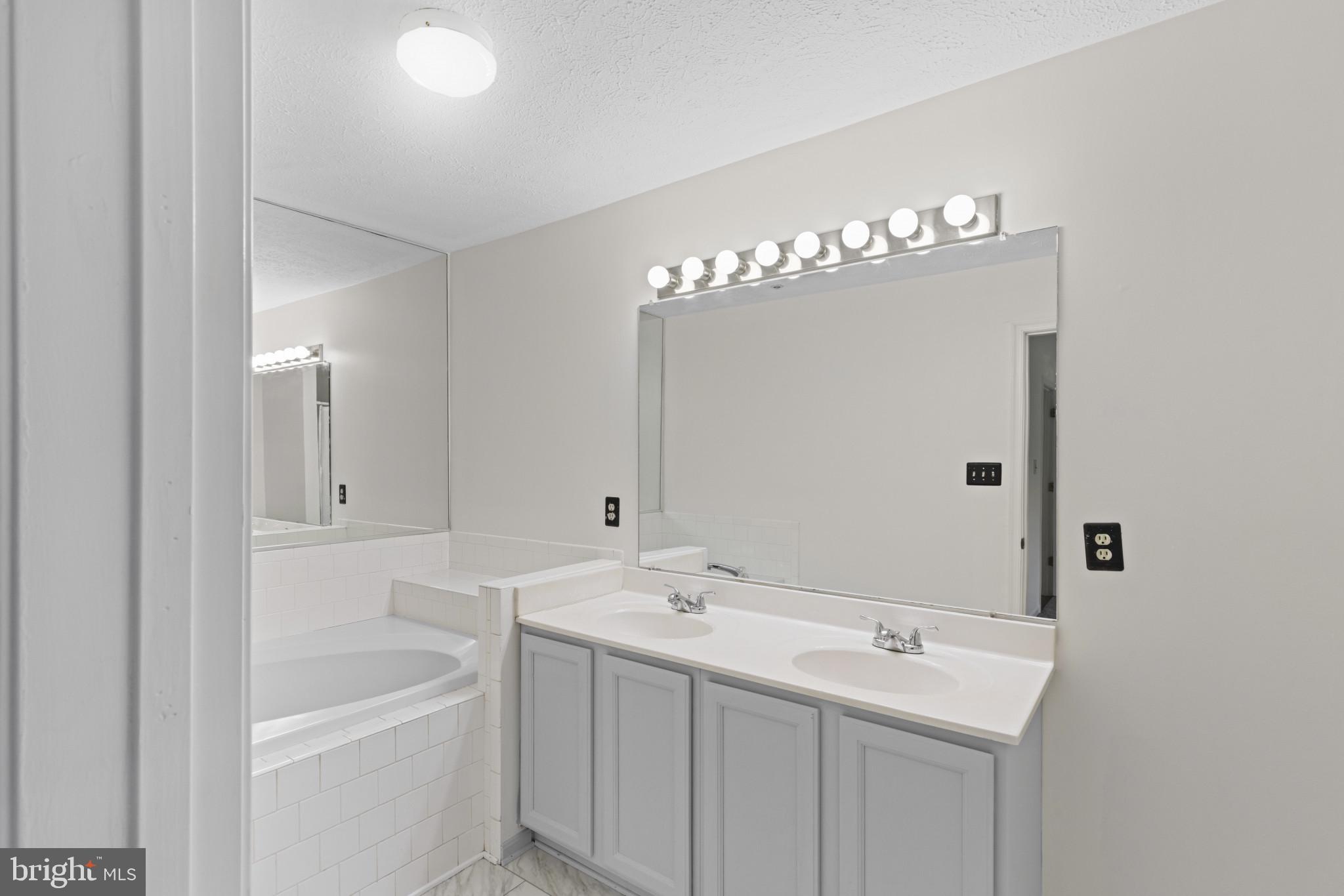 2584 Windy Oak Court Crofton, MD 21114 - Photo 25 of 40 Primary Bathroom