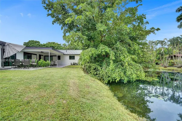 an aerial view of a house with outdoor space and lake view
