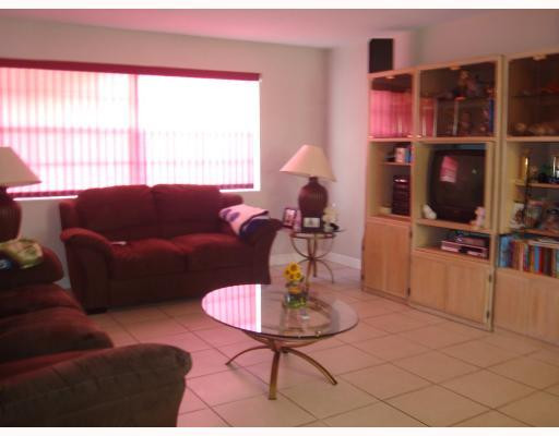 7510 Raleigh Street Hollywood, FL 33024 - Photo 3 of 8 Den/Family/Great Room