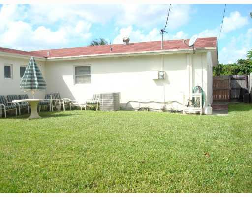 7510 Raleigh Street Hollywood, FL 33024 - Photo 8 of 8 Yard/Garden