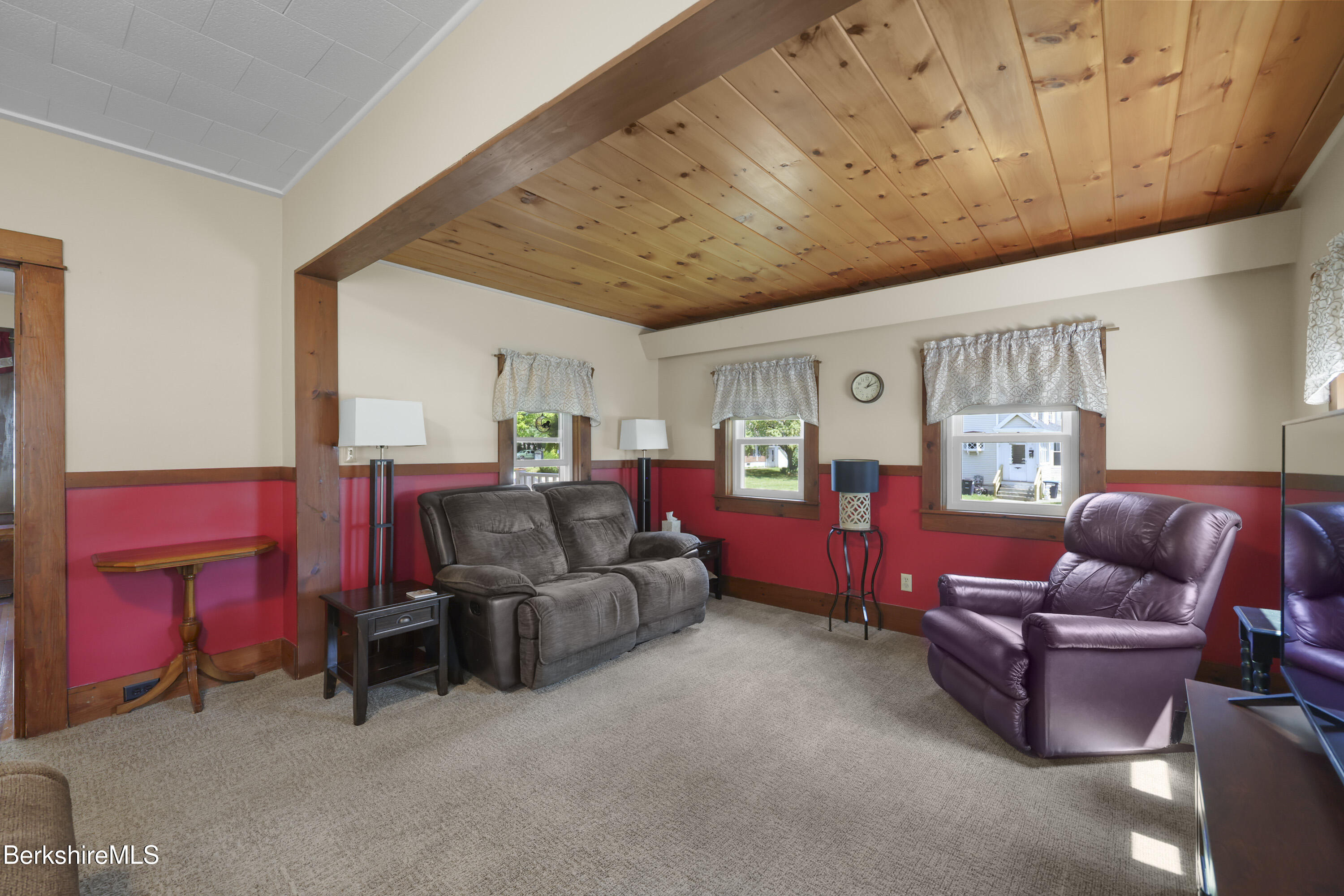 47 Onota Street Pittsfield, MA 01201 - Photo 12 of 56 Living Room