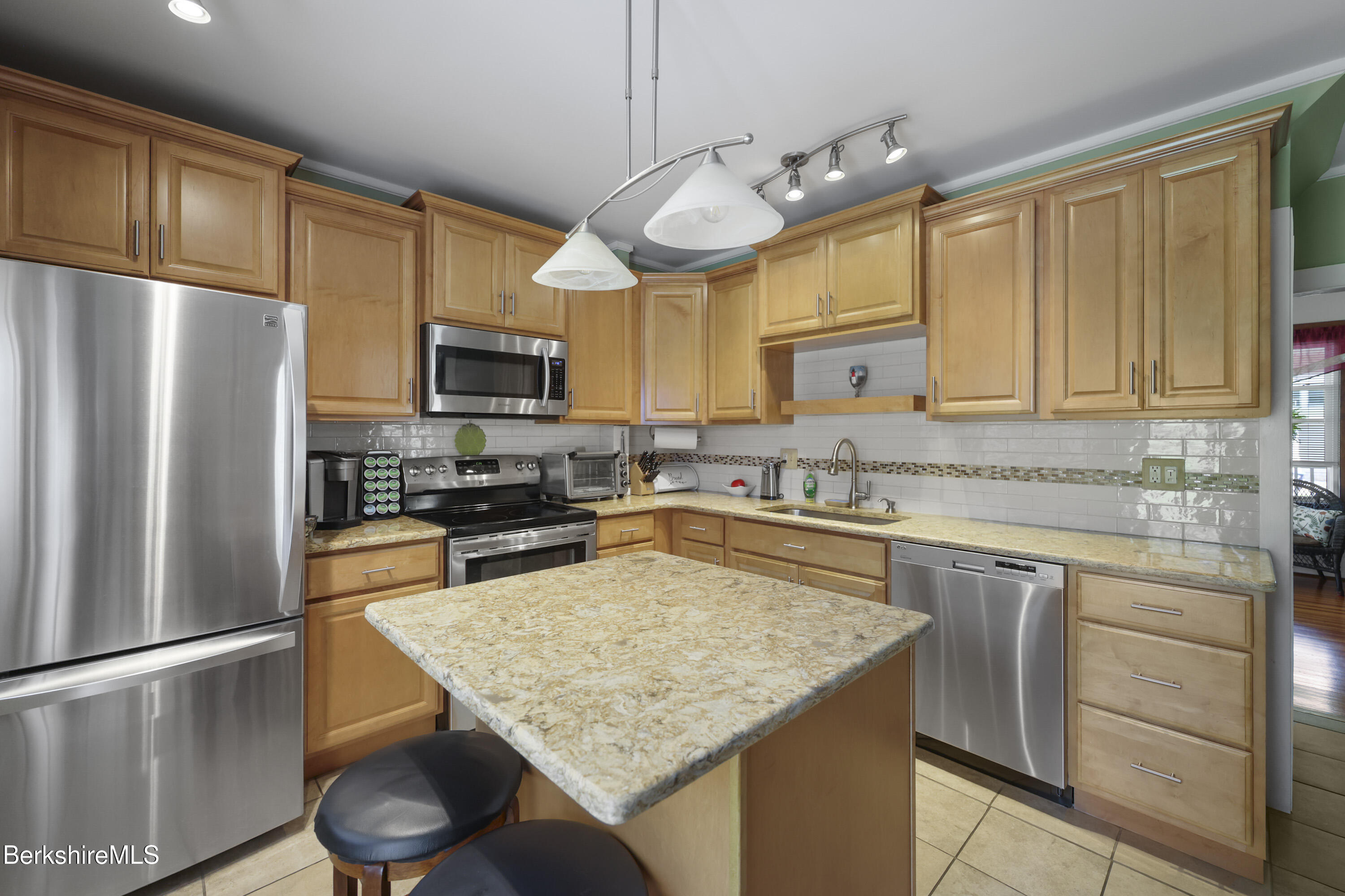 47 Onota Street Pittsfield, MA 01201 - Photo 16 of 56 Kitchen