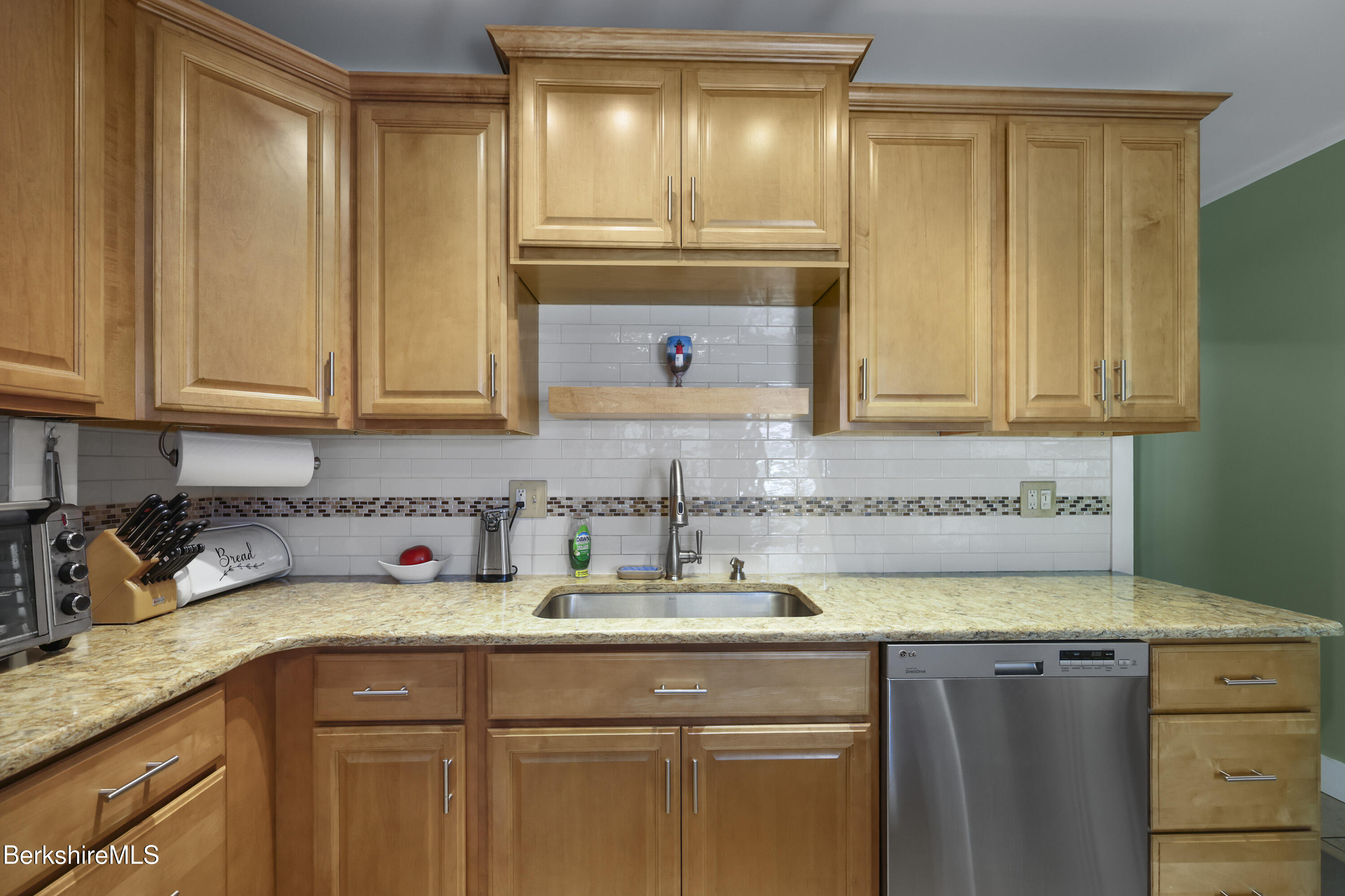 47 Onota Street Pittsfield, MA 01201 - Photo 18 of 56 Kitchen