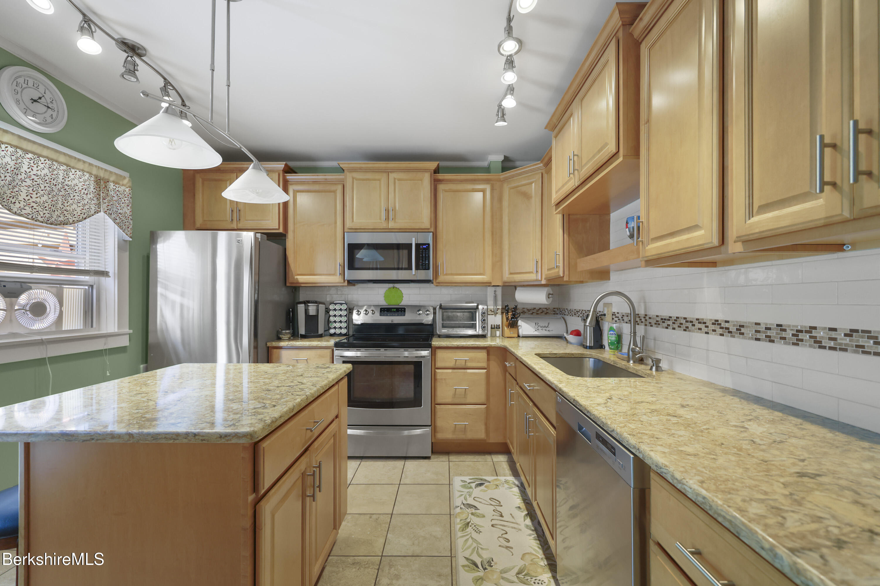 47 Onota Street Pittsfield, MA 01201 - Photo 19 of 56 Kitchen