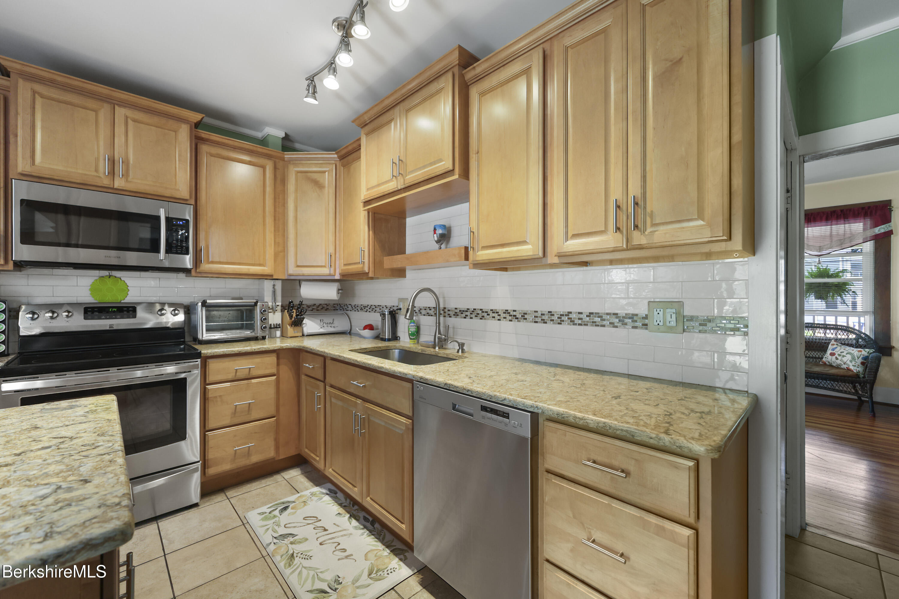 47 Onota Street Pittsfield, MA 01201 - Photo 20 of 56 Kitchen