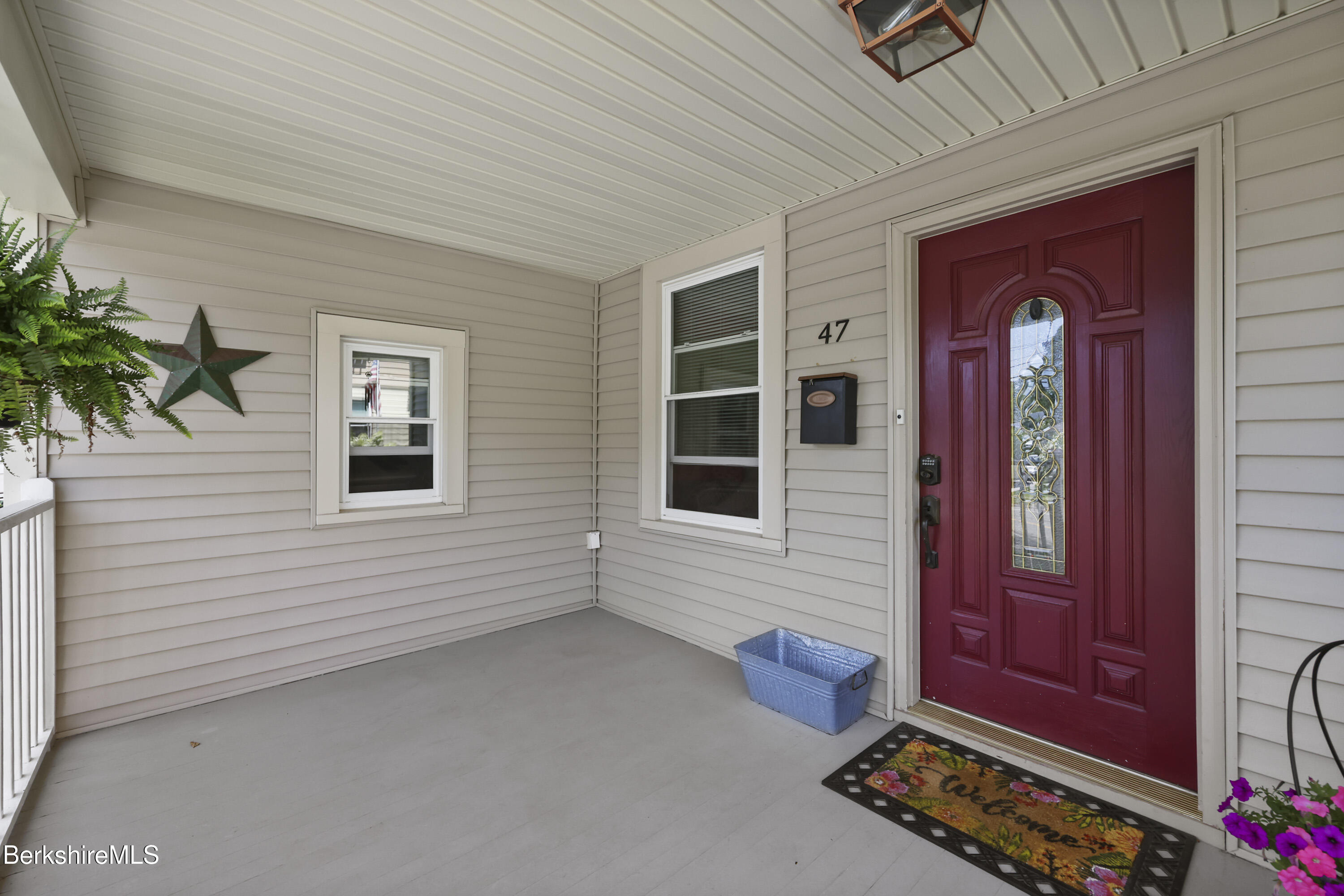 47 Onota Street Pittsfield, MA 01201 - Photo 4 of 56 Front Porch