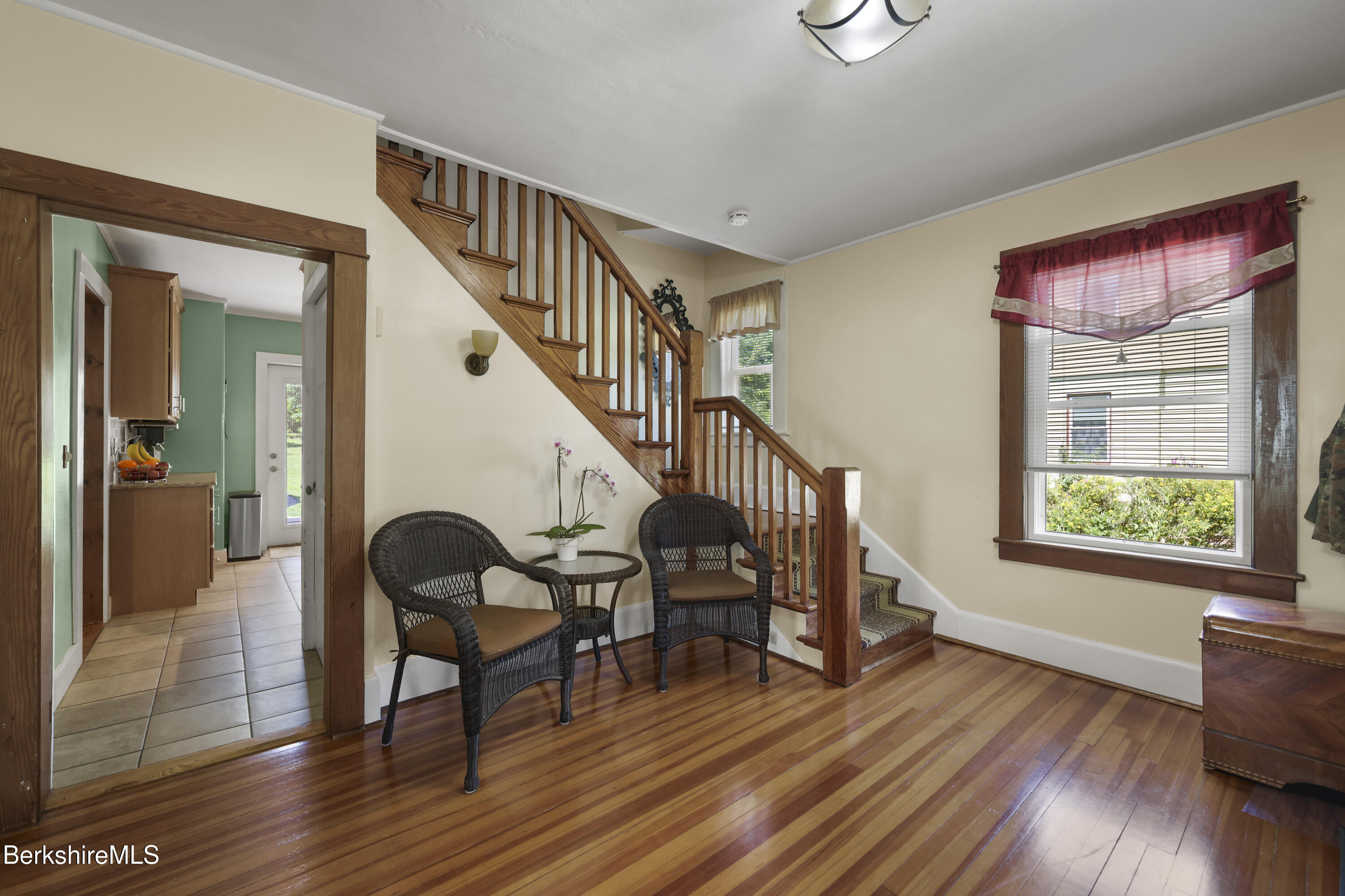 47 Onota Street Pittsfield, MA 01201 - Photo 7 of 56 Foyer