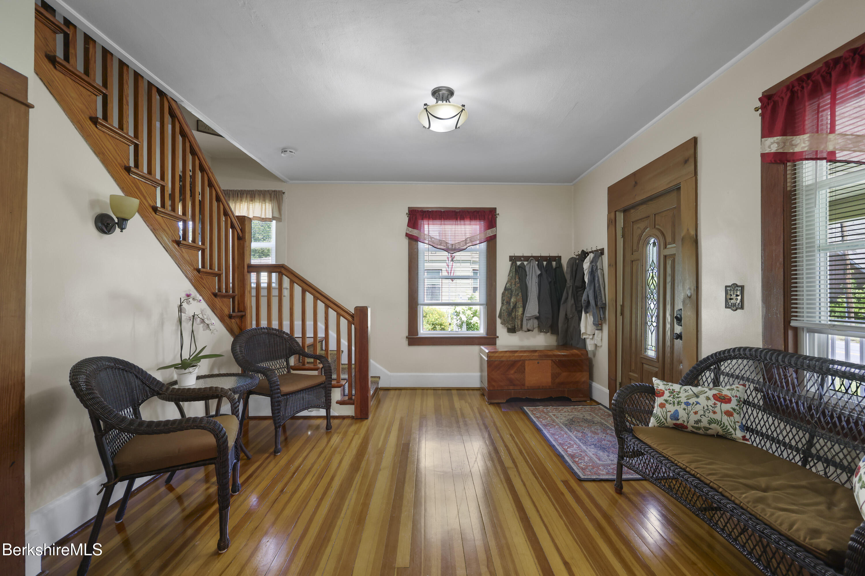 47 Onota Street Pittsfield, MA 01201 - Photo 8 of 56 Foyer