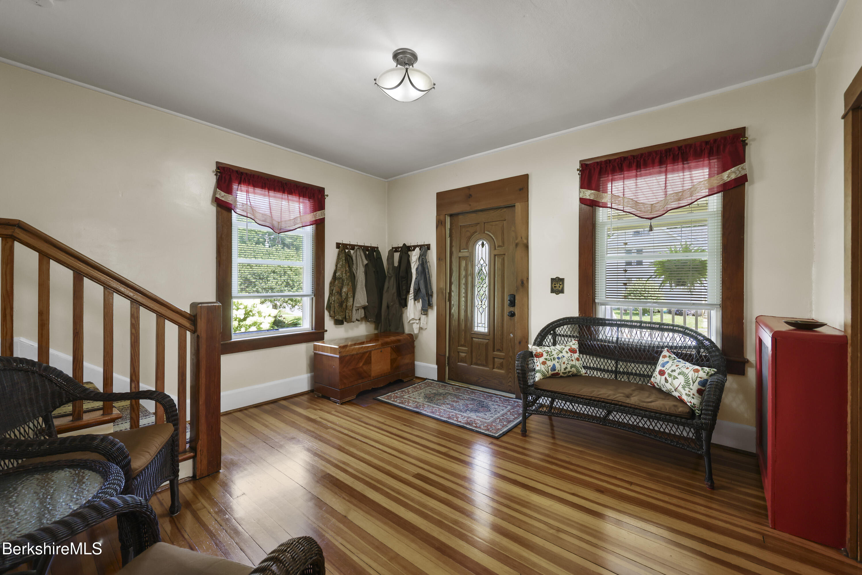 47 Onota Street Pittsfield, MA 01201 - Photo 9 of 56 Foyer