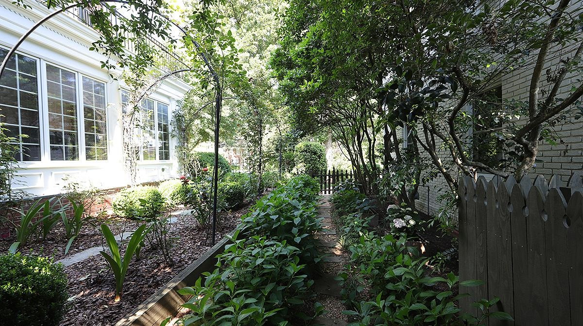 1823 St Marys Street Raleigh, NC 27608 - Photo 51 of 54 Garden side yard
