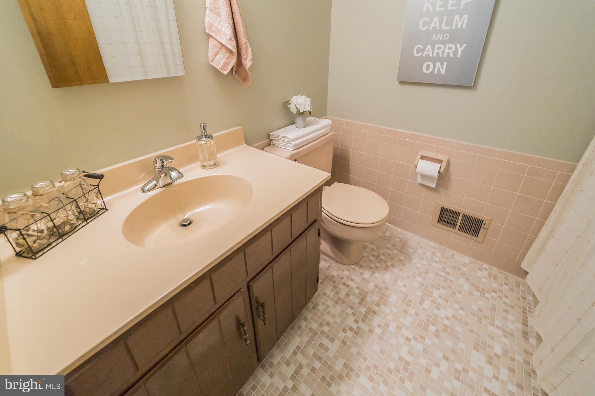 1247 Maple Road Arnold, MD 21012 - Photo 12 of 29 Upstairs hallway bath