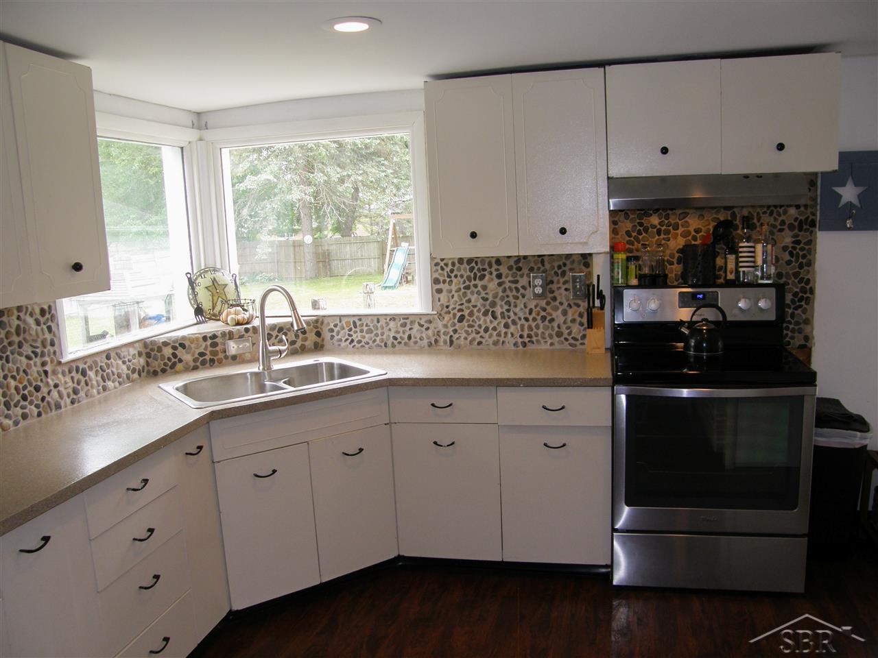 10175 Dice Road Freeland, MI 48623 - Photo 6 of 22 31349470-5.JPG