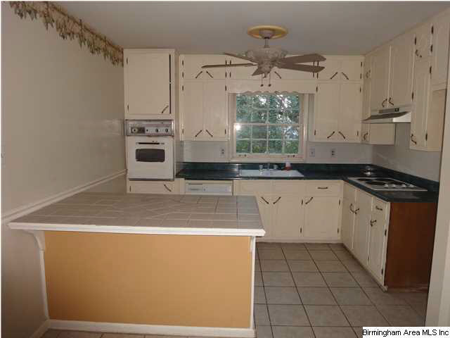 447 Argonne Drive Northeast Birmingham, AL 35215 - Photo 4 of 11