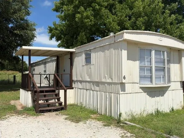 $950 | 1620 East Reno Road, Unit 6, Azle, TX 76020