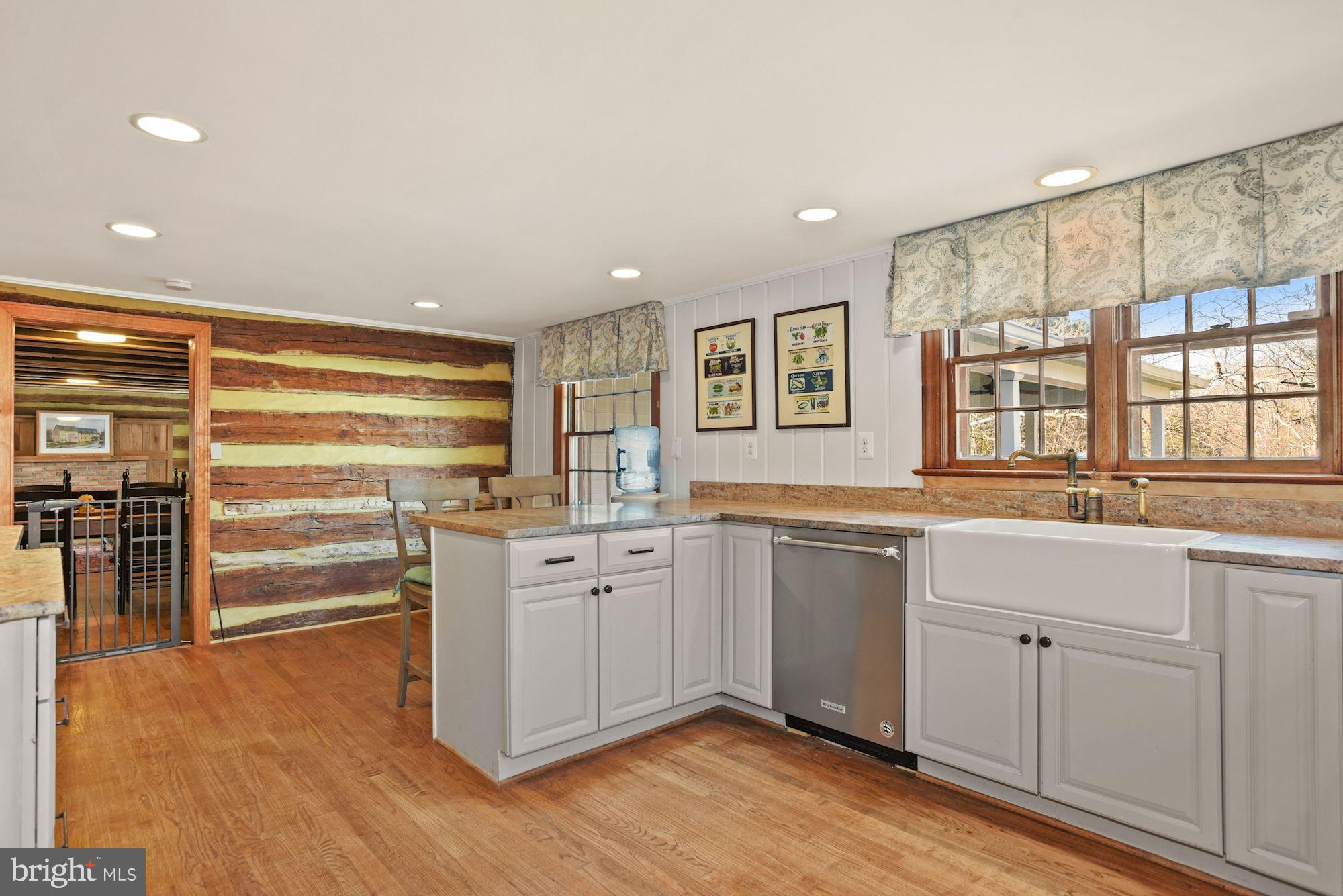 326 Walker Road Great Falls, VA 22066 - Photo 8 of 51