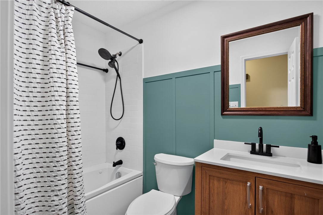 113 Greenfield Avenue Pendleton, SC 29670 - Photo 20 of 40 A well-appointed bathroom features a bathtub, toilet, and vanity with a framed mirror.