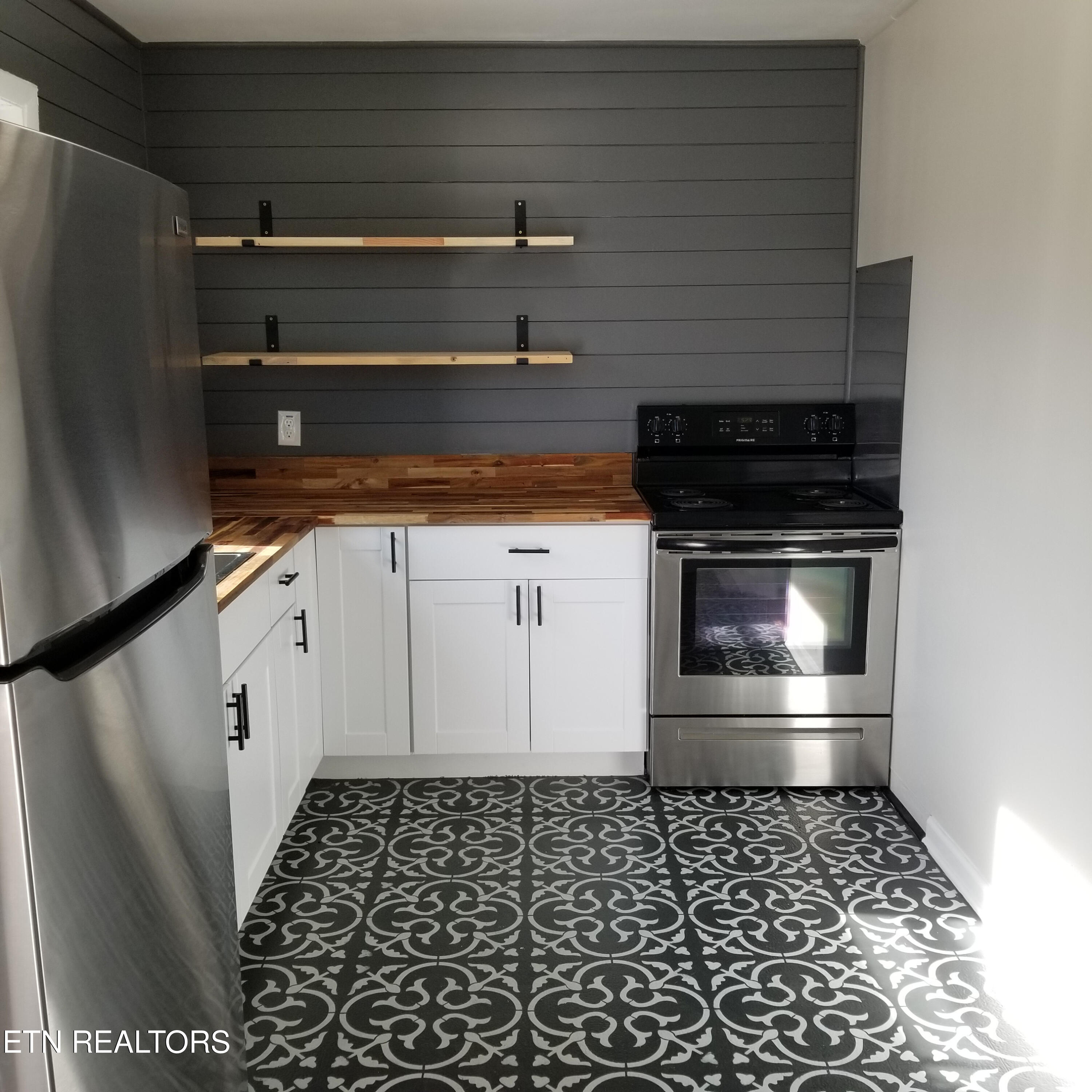 380 West Outer Drive Oak Ridge, TN 37830 - Photo 16 of 24 16) 61744-68a3998d02ced