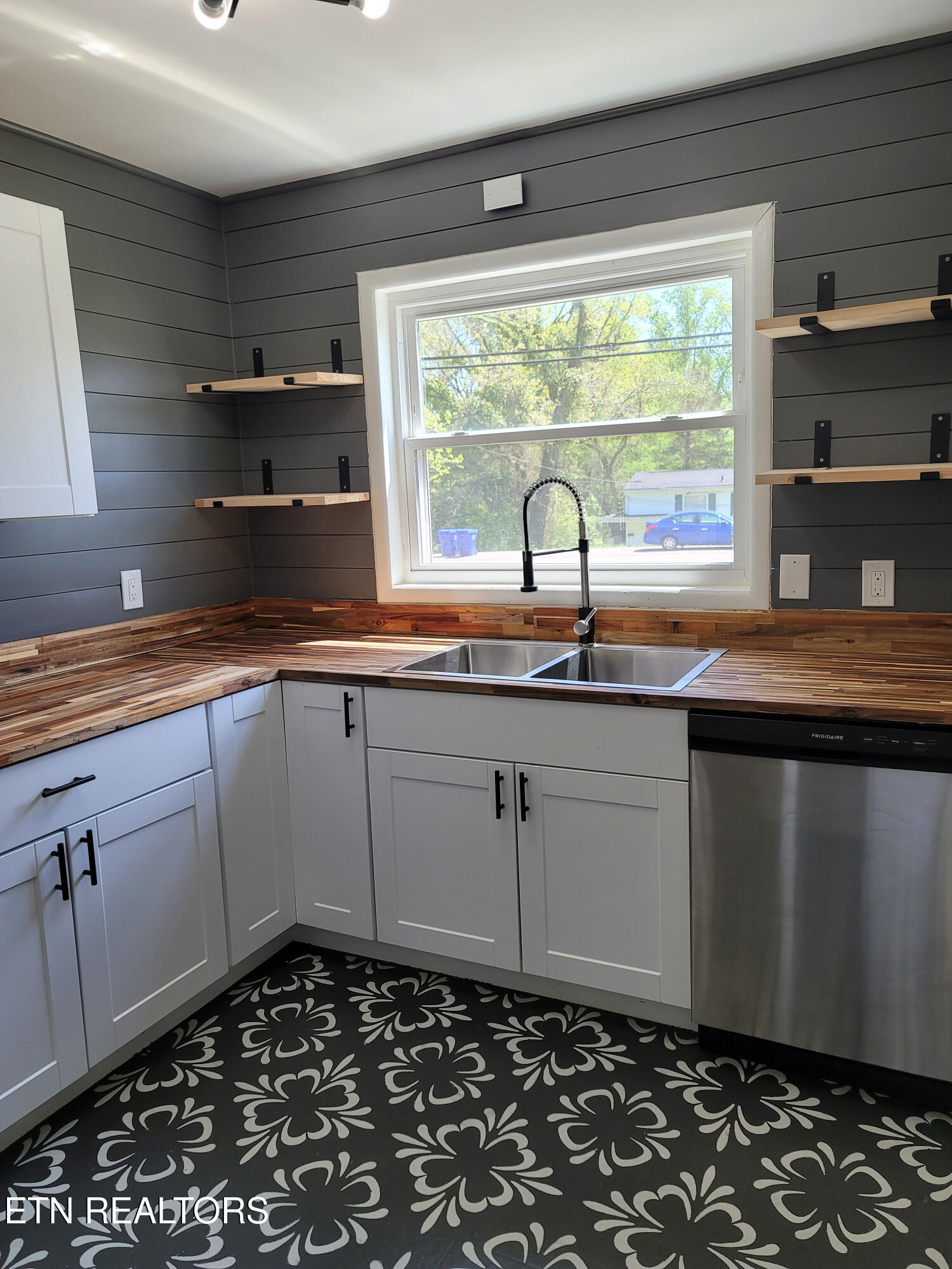 380 West Outer Drive Oak Ridge, TN 37830 - Photo 4 of 24 4) 61744-68a3998ef3938