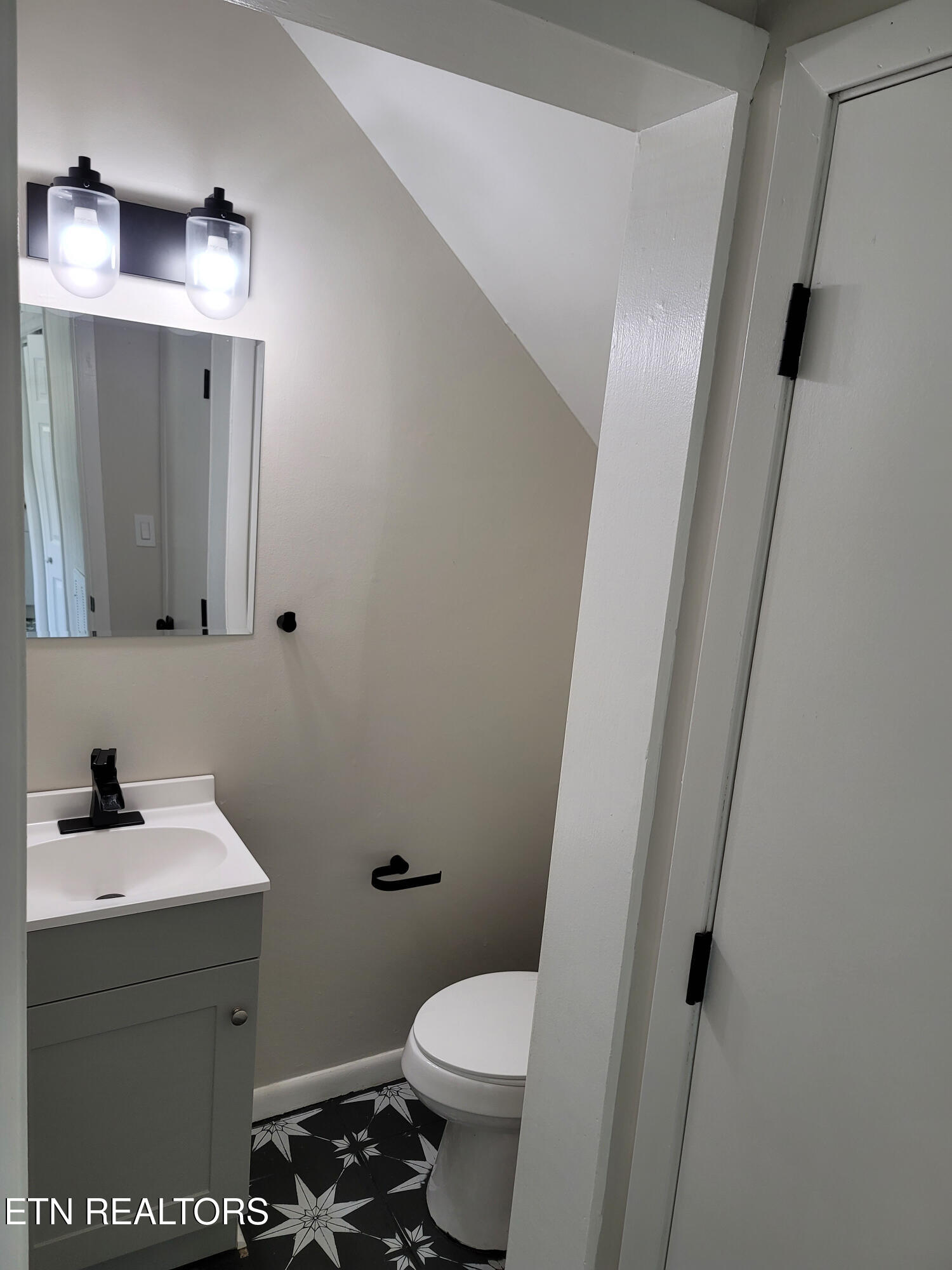 380 West Outer Drive Oak Ridge, TN 37830 - Photo 7 of 24 7) 61744-68a3998e772da