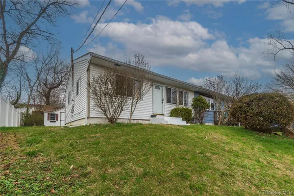 $274,900 | 43 Lafayette Drive, New Windsor, NY 12553