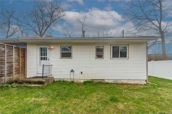 $274,900 | 43 Lafayette Drive, New Windsor, NY 12553