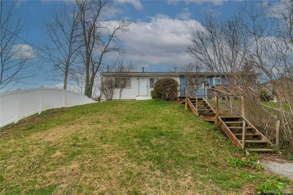 $274,900 | 43 Lafayette Drive, New Windsor, NY 12553